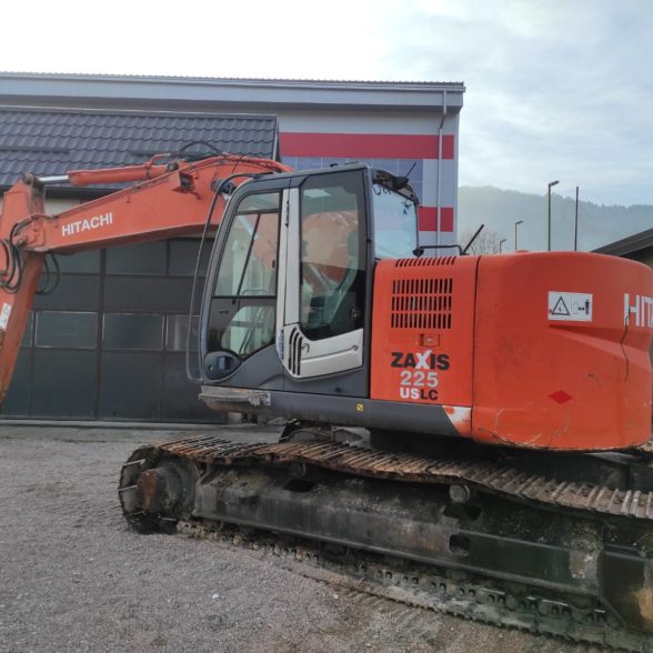 Rovokopač HITACHI ZX225USLC-3